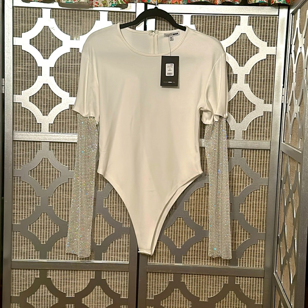 NWT Fashion Nova women’s white bodysuit with silver gem sleeves size M